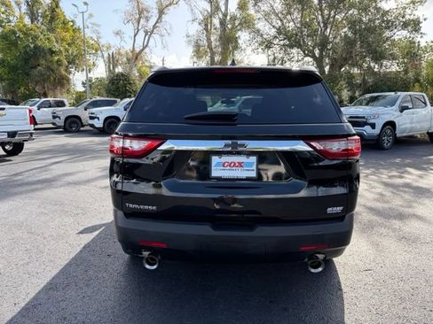 Used 2021 Chevrolet Traverse LS w/ LPO, Cargo Package FWD image 5