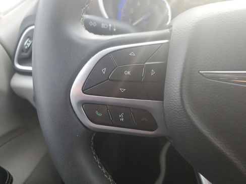 Used 2022 Chrysler Voyager LX image 13