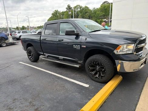 Used 2020 RAM 1500 Classic SLT AWD/4WD image 2