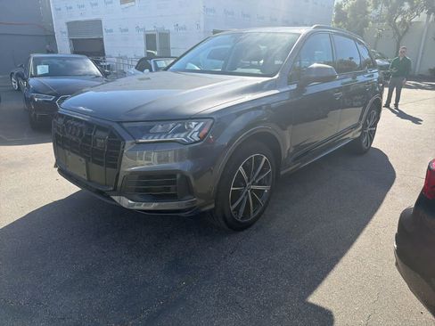 Used 2023 Audi Q7 Premium Plus w/ Premium Plus Package image 3