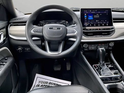 Used 2025 Jeep Compass Limited AWD/4WD image 5