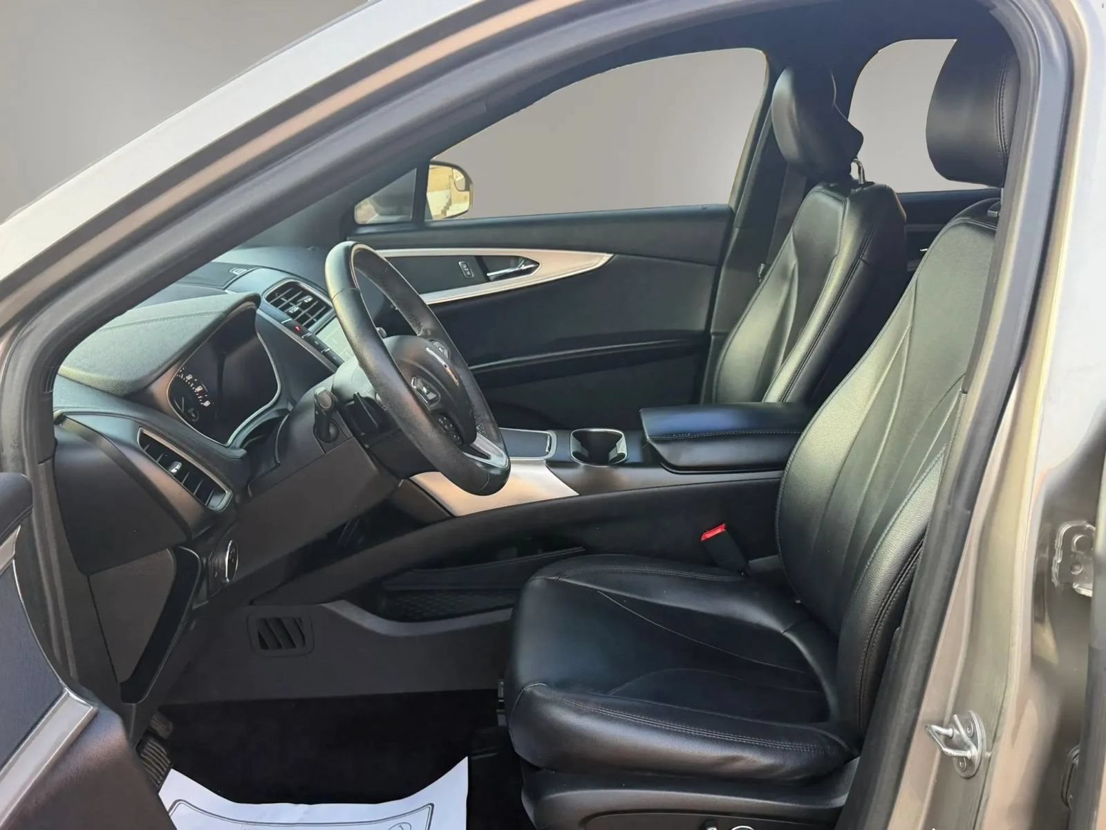 Used 2017 Lincoln MKX Premiere FWD image 14