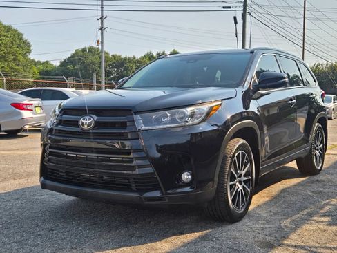 Used 2018 Toyota Highlander SE AWD/4WD image 2