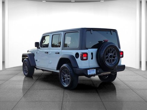 Used 2025 Jeep Wrangler Unlimited Sport AWD/4WD image 5
