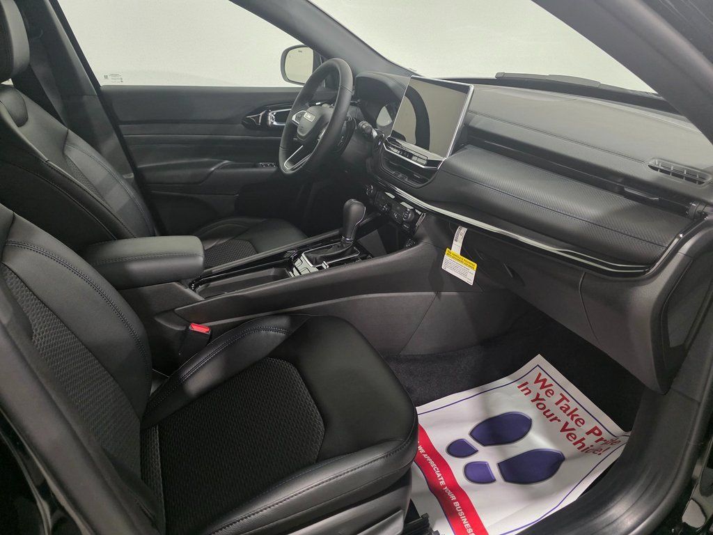 New 2026 Jeep Compass Latitude AWD/4WD image 23