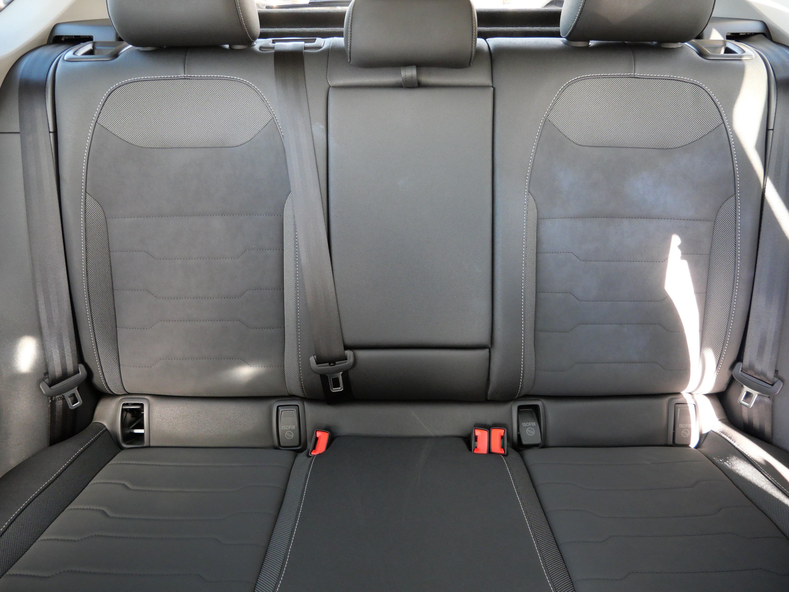Certified 2025 Volkswagen Taos SE AWD/4WD image 13