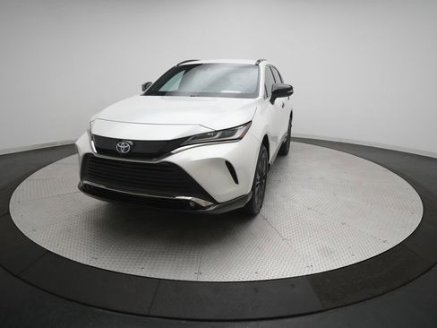 Used 2024 Toyota Venza Nightshade image 12