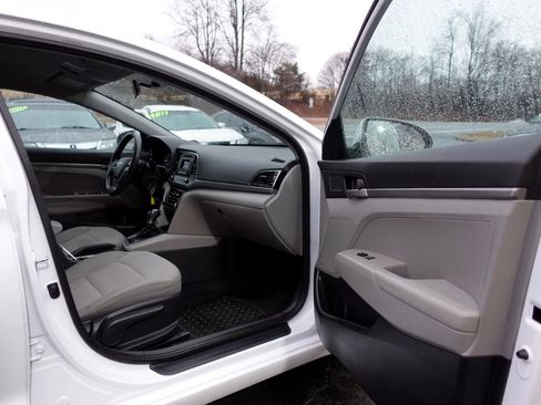Used 2017 Hyundai Elantra SE image 17