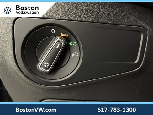 Certified 2022 Volkswagen Tiguan SE image 20