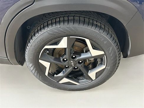 Used 2024 Kia Seltos EX image 32