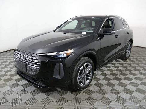 Certified 2025 Audi Q5 Premium w/ Convenience Package AWD/4WD image 7