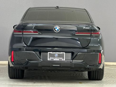 Used 2025 BMW 740i w/ Premium Package image 10