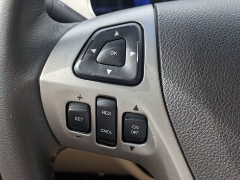 Used 2013 Ford Taurus SEL FWD image 24