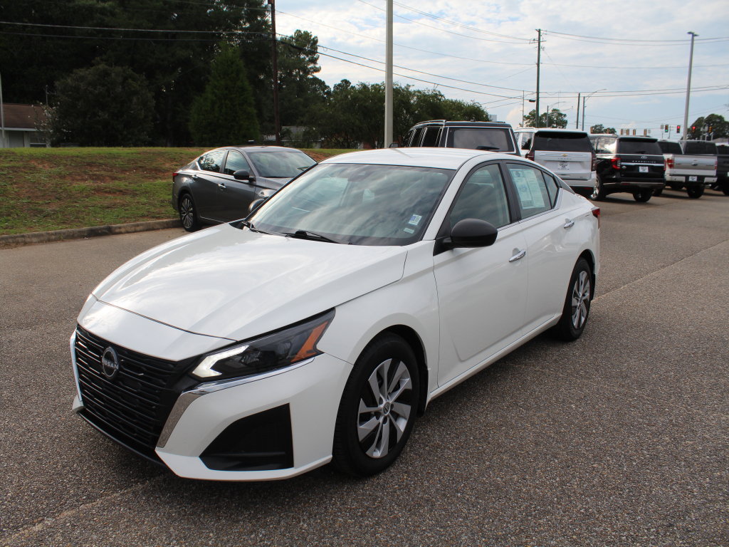 Used 2024 Nissan Altima 2.5 S FWD image 2