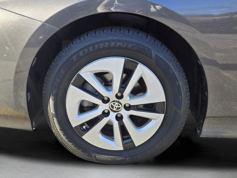 Used 2018 Toyota Prius Four image 12