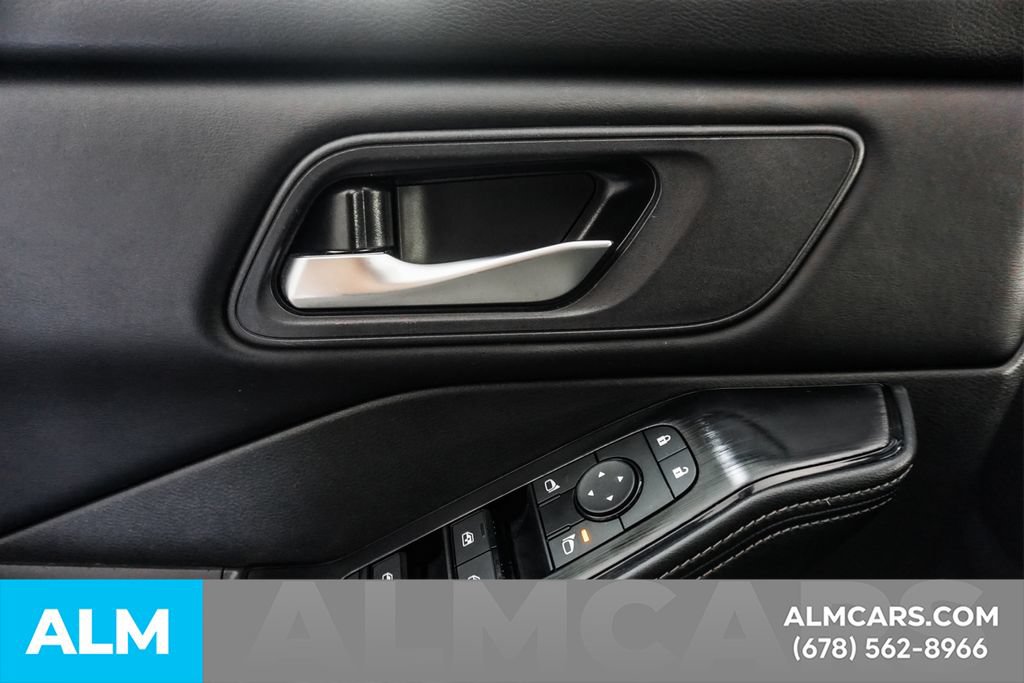 Used 2024 Nissan Rogue SV FWD image 50