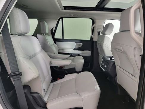 Certified 2025 Ford Expedition Platinum AWD/4WD image 17