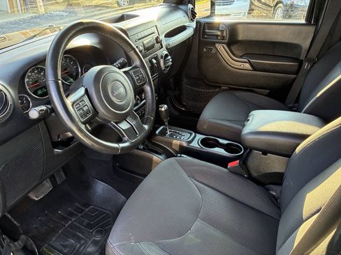 Used 2017 Jeep Wrangler Unlimited Sport w/ Quick Order Package 24S AWD/4WD image 15