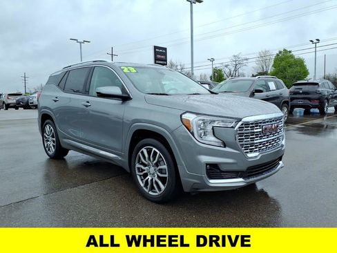 Used 2023 GMC Terrain Denali image 3