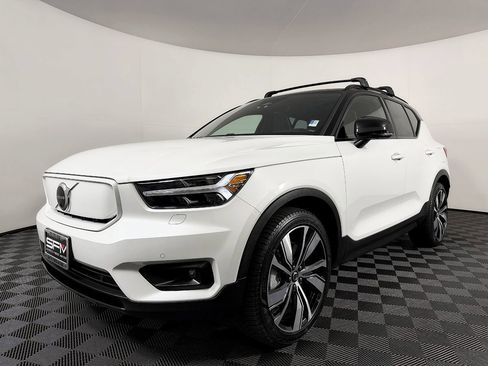 Used 2021 Volvo XC40 P8 Recharge w/ Advanced Package AWD/4WD image 2