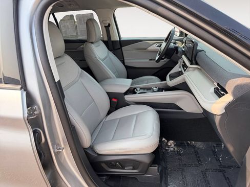Used 2025 Ford Explorer Active w/ Active Comfort Package AWD/4WD image 11