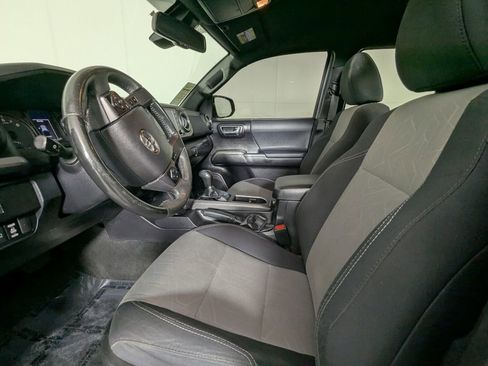 Used 2021 Toyota Tacoma TRD Sport image 12