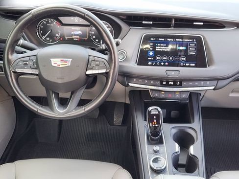Used 2023 Cadillac XT4 Luxury w/ Cold Weather Package FWD image 28