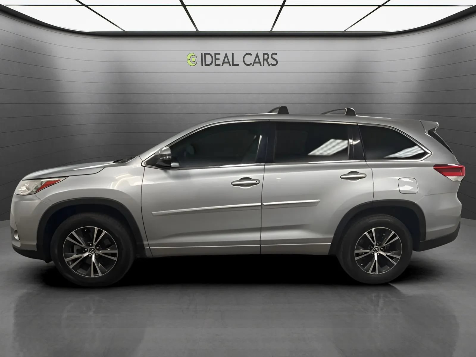 Used 2017 Toyota Highlander Plus FWD image 8