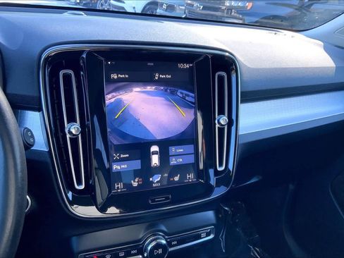 Used 2019 Volvo XC40 T5 Momentum image 28