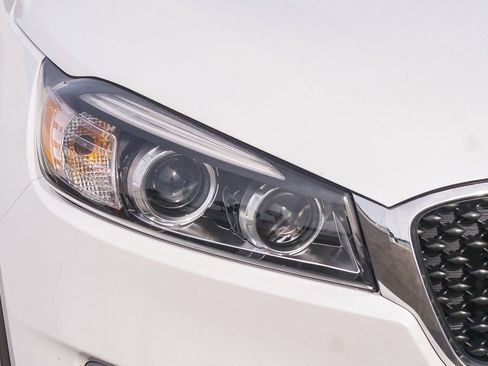 Used 2016 Kia Sorento LX w/ LX Convenience Package image 4