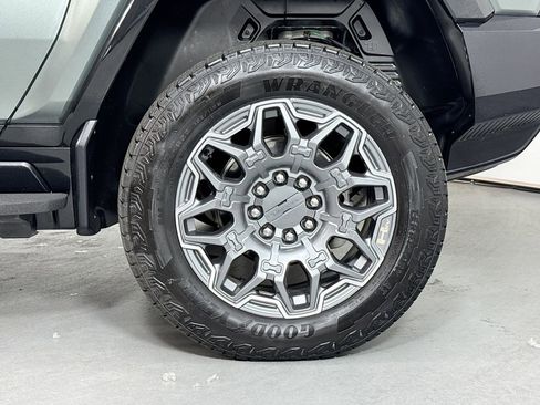 Used 2024 GMC Hummer EV 3X AWD/4WD image 9