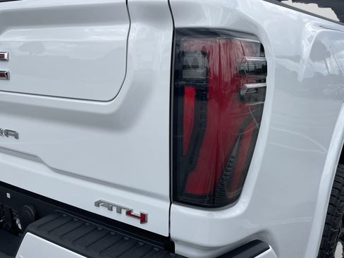 Used 2024 GMC Sierra 2500 AT4 w/ AT4 Premium Plus Package AWD/4WD image 7