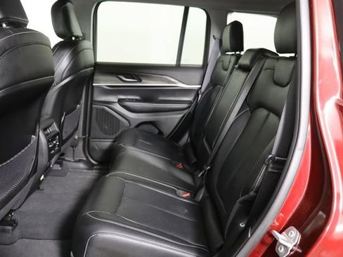 Used 2023 Jeep Grand Cherokee Limited w/ Black Appearance Package AWD/4WD image 16