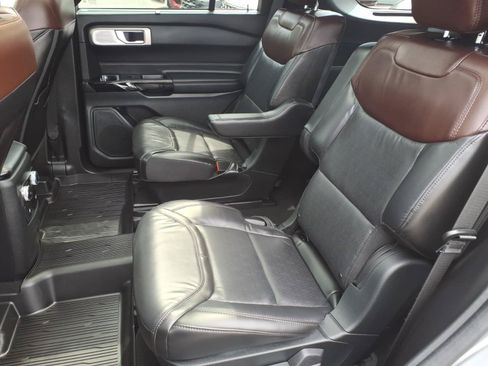 Certified 2023 Ford Explorer Platinum w/ Technology Package AWD/4WD image 25