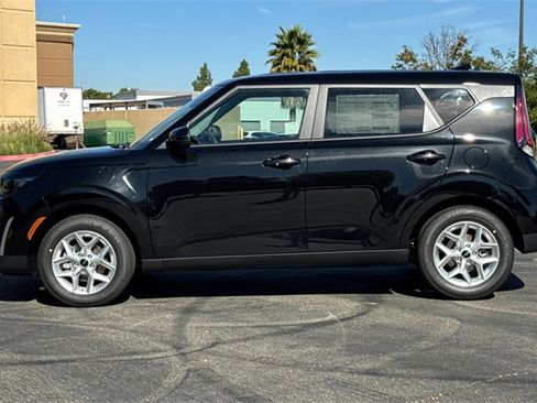 New 2025 Kia Soul LX image 10