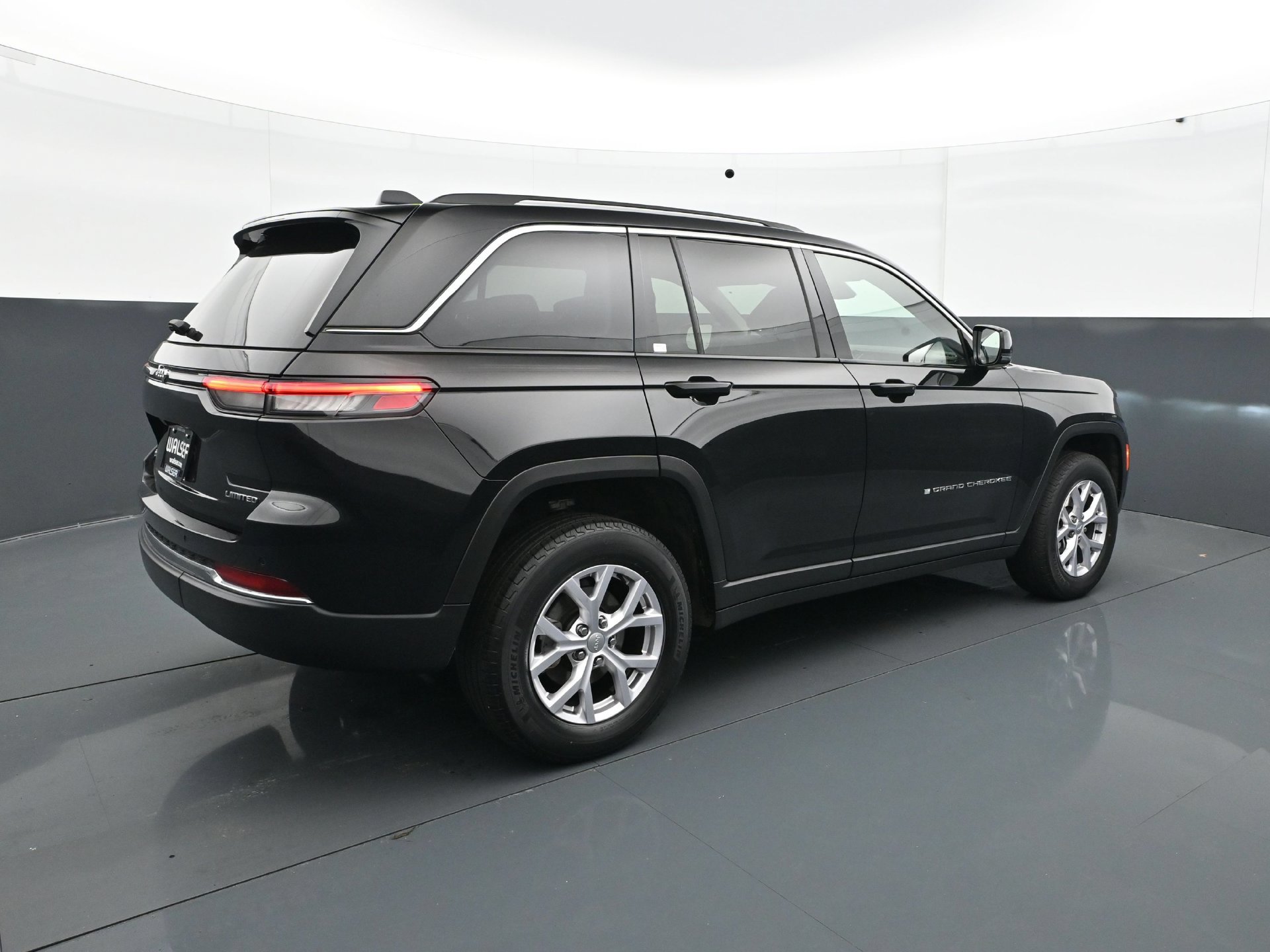 Used 2022 Jeep Grand Cherokee Limited AWD/4WD image 7