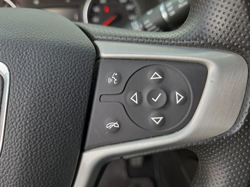 Used 2021 GMC Acadia SLE image 30