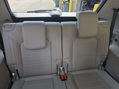 Used 2025 Volkswagen Atlas SEL AWD/4WD image 14