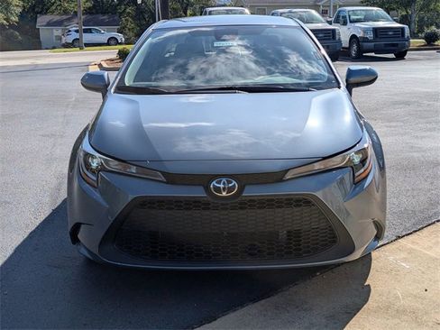 Used 2022 Toyota Corolla LE image 2