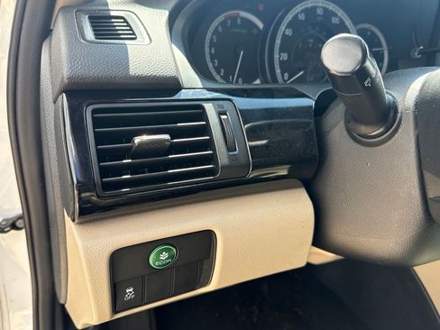Used 2016 Honda Accord LX image 10