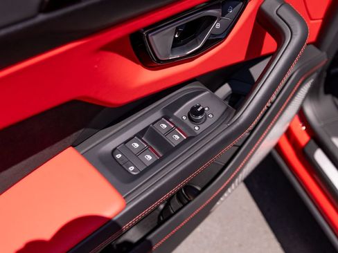 Used 2022 Lamborghini Urus AWD/4WD image 20