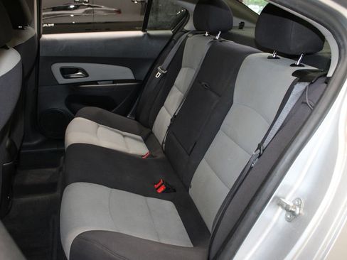 Used 2014 Chevrolet Cruze LS image 10