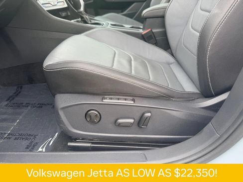 Used 2025 Volkswagen Jetta SEL FWD image 16