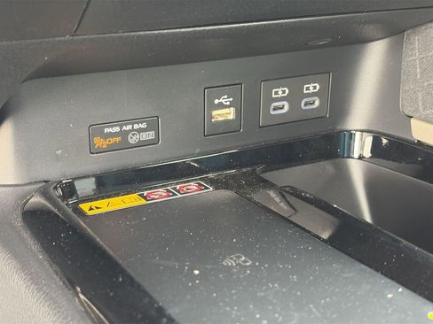 Used 2025 Toyota Camry XLE w/ Premium Plus Package FWD image 27