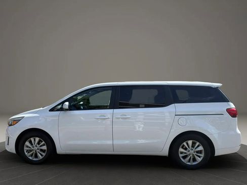 Used 2017 Kia Sedona LX FWD image 9