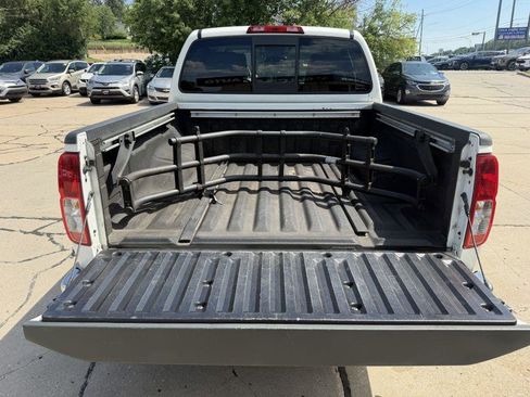 Used 2017 Nissan Frontier SV w/ SV Value Truck Package AWD/4WD image 8