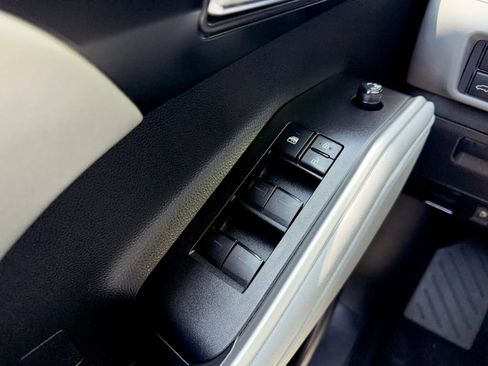 Used 2021 Toyota Highlander XLE AWD/4WD image 15