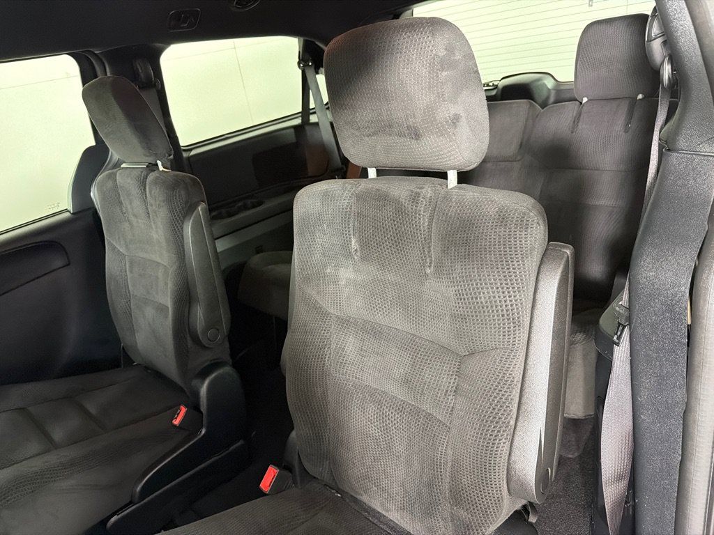 Used 2017 Dodge Grand Caravan SE FWD image 17