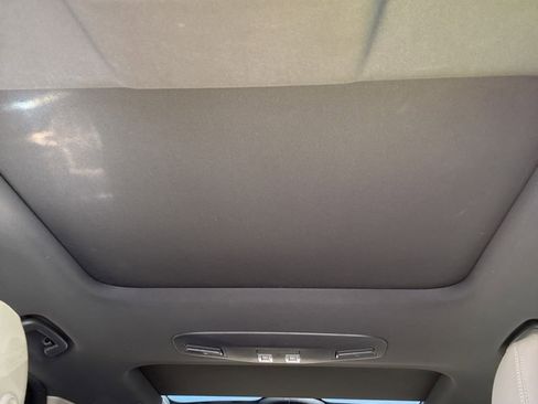 Used 2020 Land Rover Discovery Landmark AWD/4WD image 15