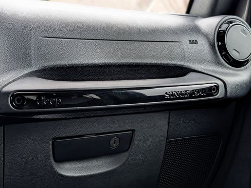 Used 2016 Jeep Wrangler Unlimited Sahara image 15